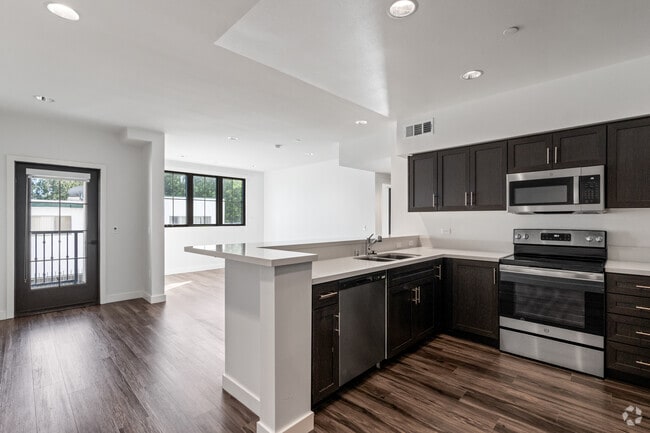 1BR, 1BA - 776SF - The Residences at 5020