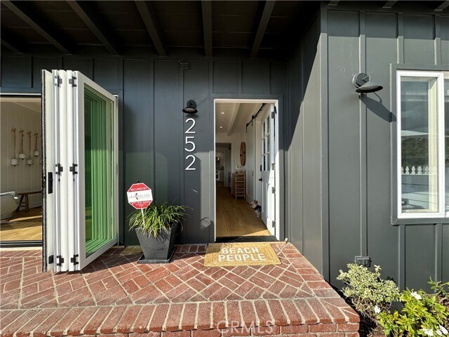 Photo - 252 Grandview St