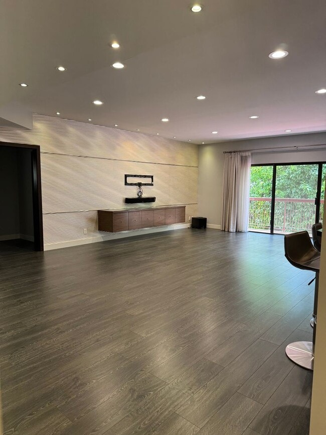 Photo - 12540 Burbank Blvd Unit 103