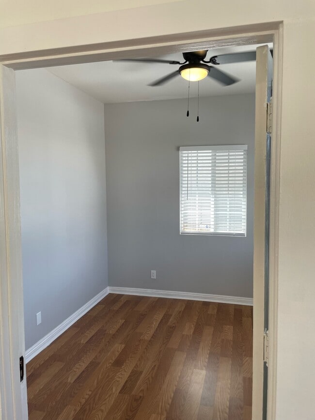 Photo - 1110 W 164th St