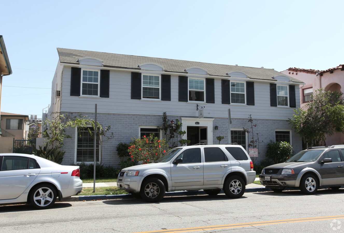 Photo - 1734 E 3rd St Apartments