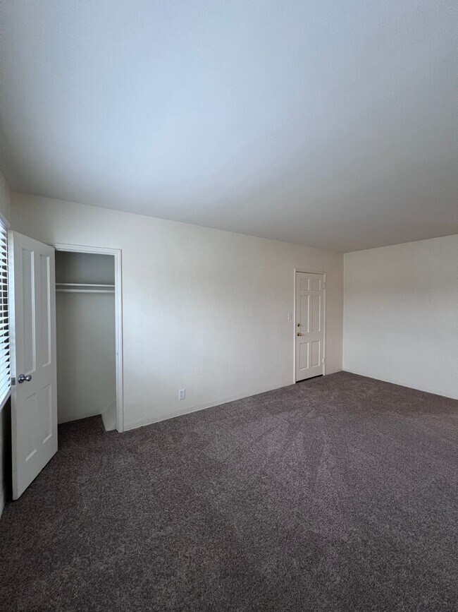 Photo - 3211 Madison Ave Unit B