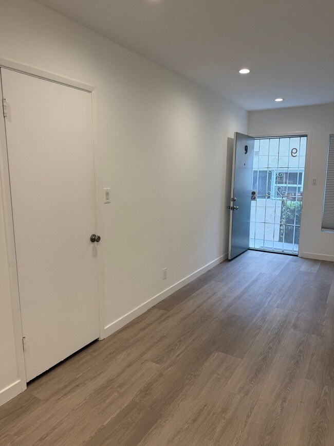 Photo - 2140 Beachwood Dr Unit 9