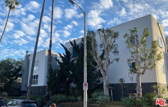 Building Photo - 2207 Brenta Pl Unit 6