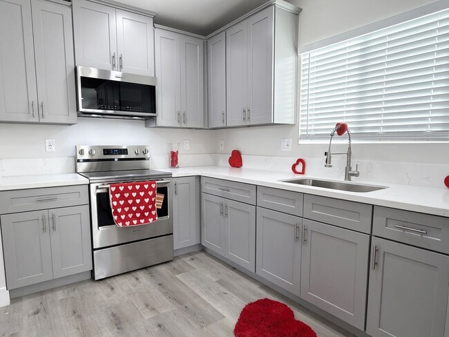Building Photo - LB2123 Unit A