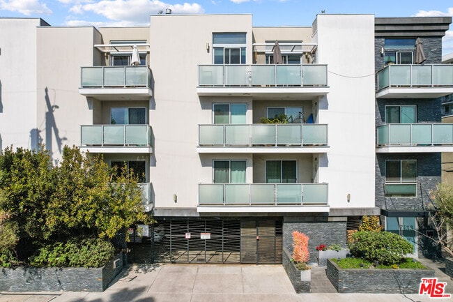 Photo - 7133 Hawthorn Ave Unit PH6