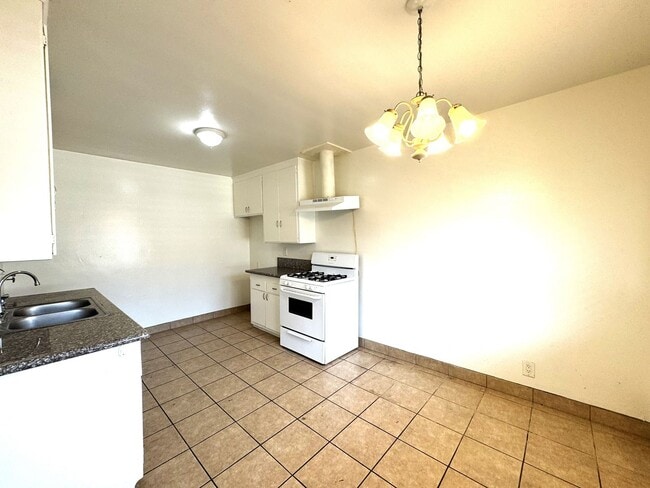 Photo - 1230 W 144th St Unit 4
