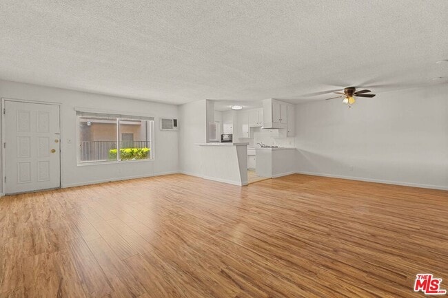 Photo - 15540 Moorpark St Unit 1