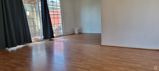 Building Photo - 2031 E Almont Ave Unit 2031 E. ALMONT AVE APT. A