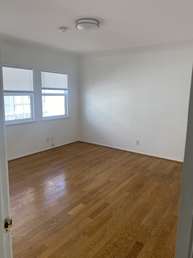 Building Photo - 841 S Shenandoah St Unit 841