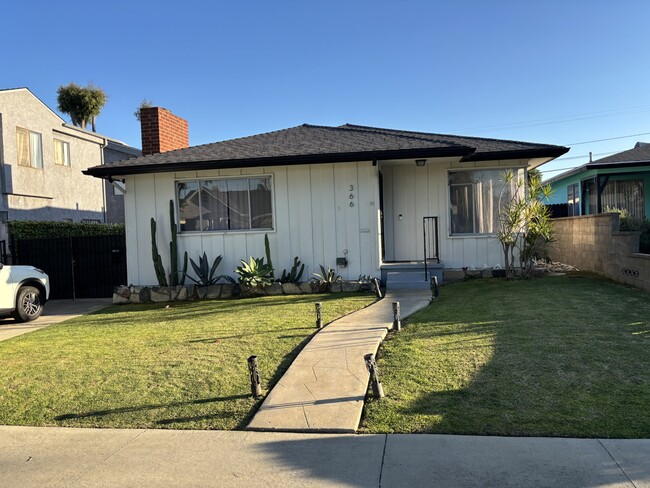 Building Photo - 366 1/2 E Hillsdale St Unit 366 and a half