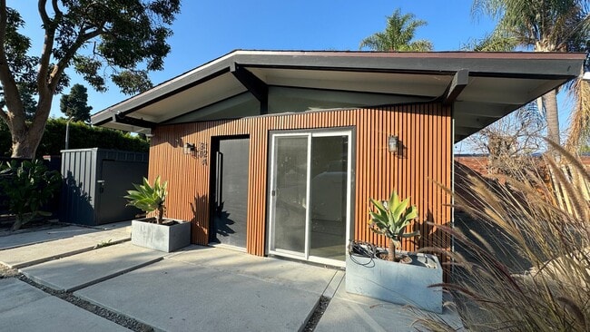 Building Photo - Cozy Cliff May Efficiency in Rancho Neighborhood for Rent!