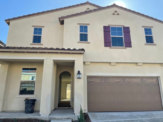 Front view - 969 W Jasmine Way