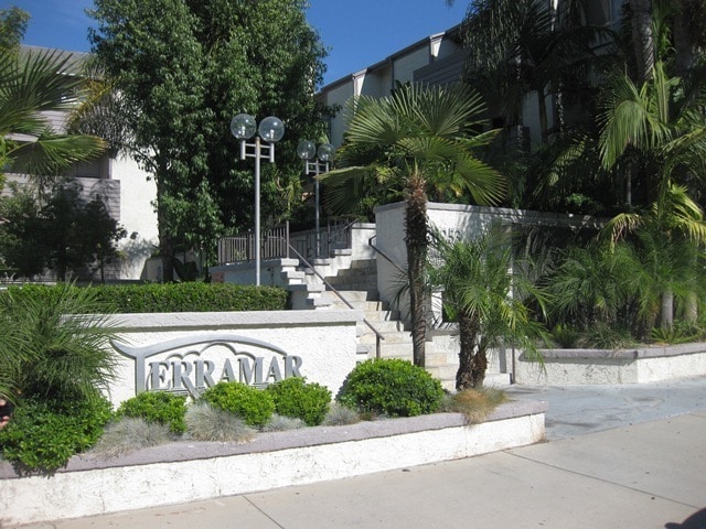Beautiful 2-Bed, 2-Bath Winnetka Condo – S... - Beautiful 2-Bed, 2-Bath Winnetka Condo – S... Unit 135