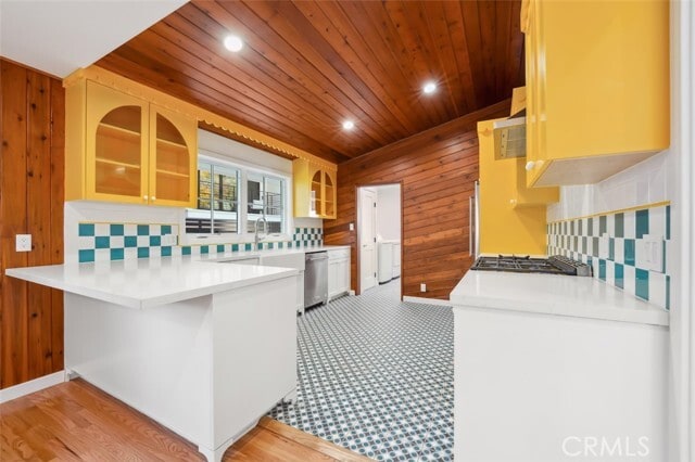 Photo - 2549 Beachwood Dr