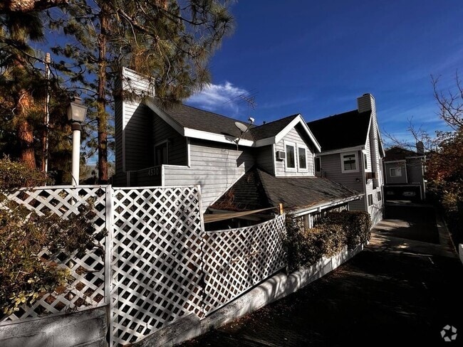 Building Photo - 4530 Whitsett Ave Rental