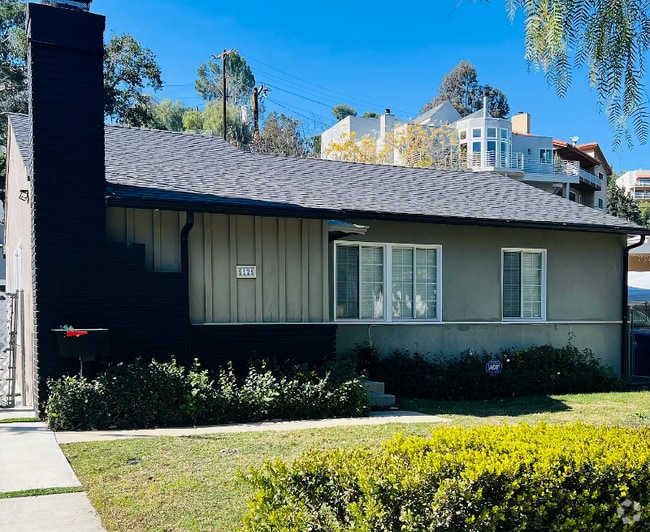 Building Photo - 5125 Canoga Ave Rental