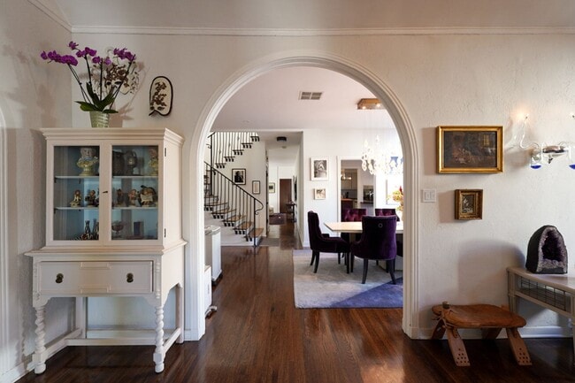 Photo - 6 Bed 5 Bath House with Fully Converted Co...