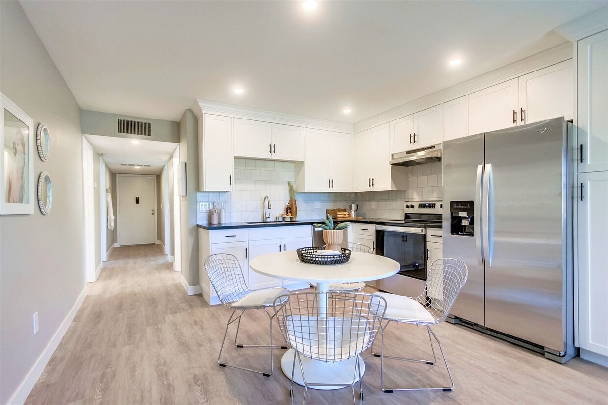 Floor Plan - 3 Bed 2.5 Bath - Downstairs Interior Unit Type