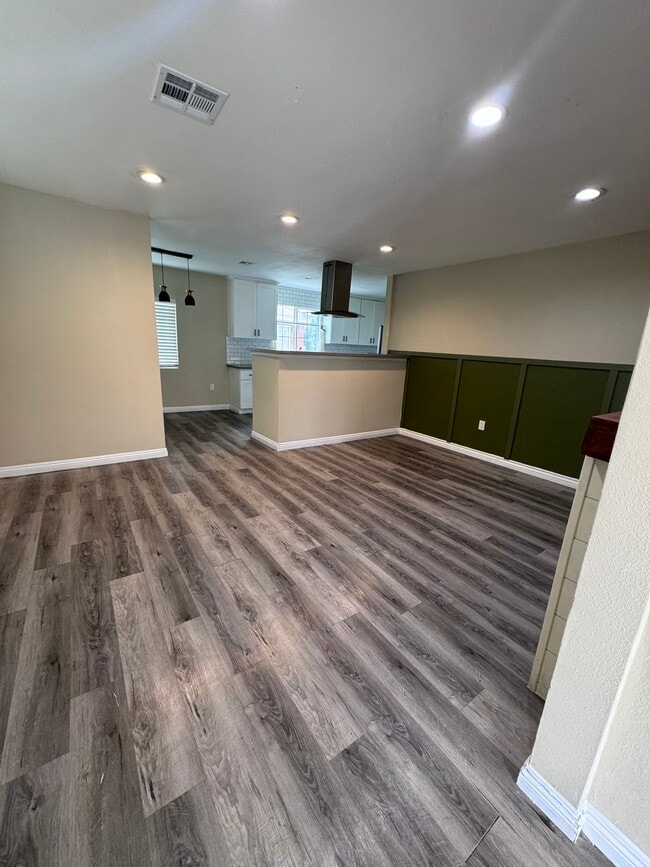 Photo - 5148 Alvada St