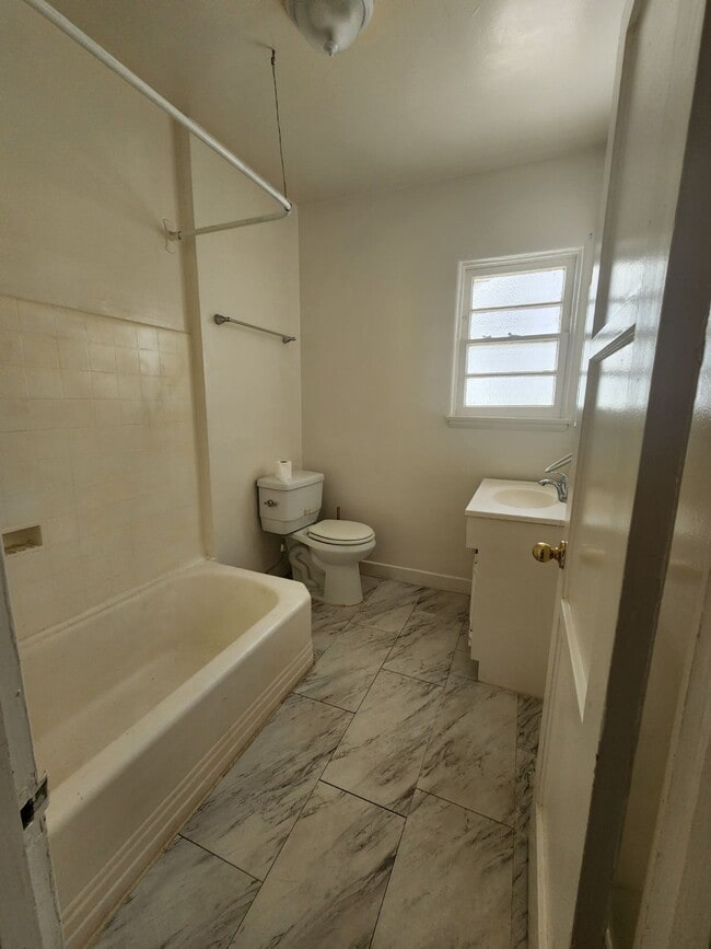 Photo - 610 Montana Ave