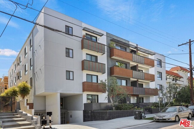 Photo - 1319 N Martel Ave Unit 205