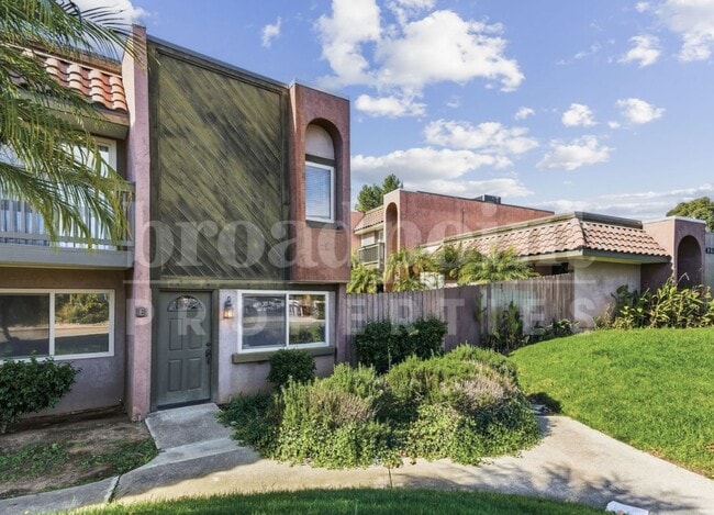 Photo - 1423 N Broadway