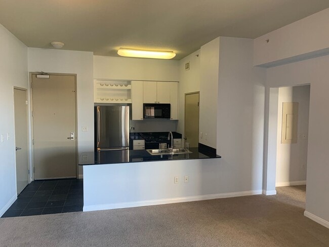 Building Photo - Beautiful 2 Bed + 2 Bath Long Beach Condo ... Unit 418