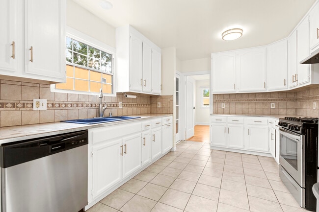 Photo - 827 N Laurel Ave