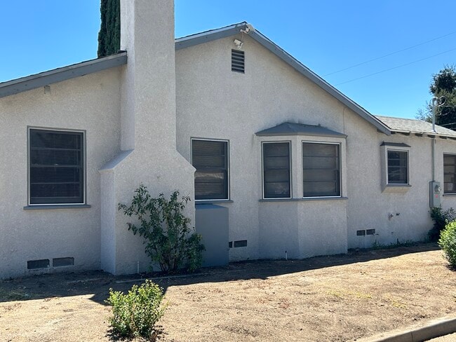 Building Photo - 3096 N Stoddard Ave Rental