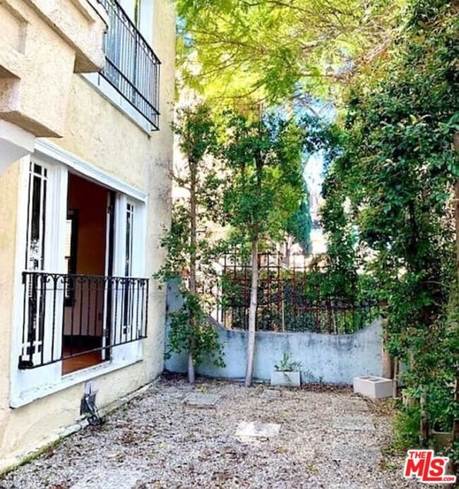 Photo - 1433 N Las Palmas Ave