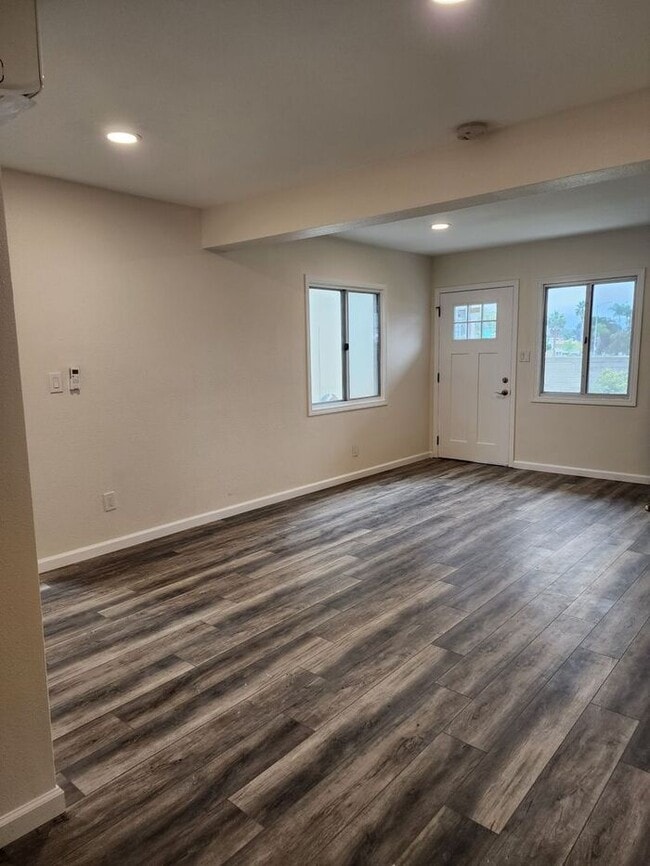 Photo - La Mesa Village Jr. One Bedroom-NICE SPACE...