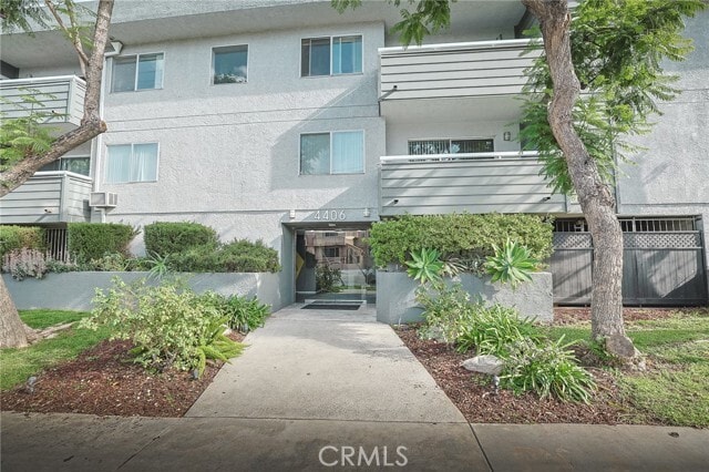 Building Photo - 4406 Cahuenga Blvd Unit 209