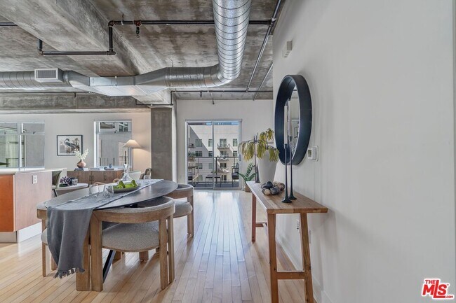 Photo - 645 W 9th St Unit 618