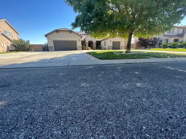 Photo - 41530 Yew St