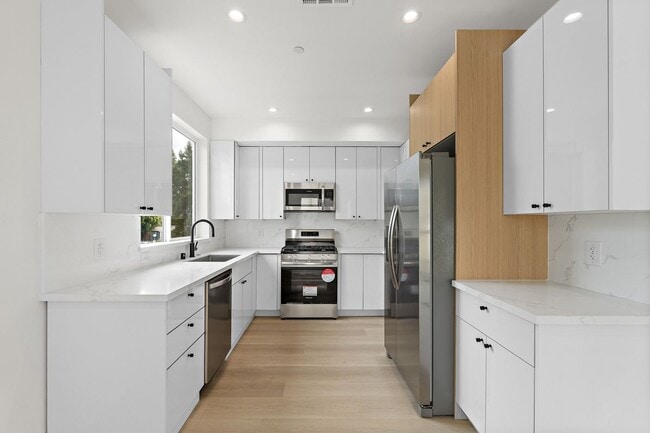 Photo - 10742 Hortense St Townhome