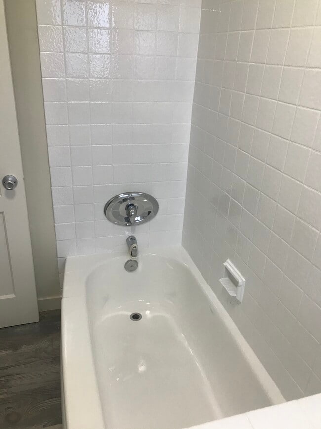 Building Photo - 14818 Magnolia Blvd Unit 14818