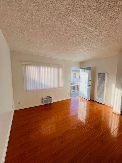 Photo - 1260 Beachwood Dr