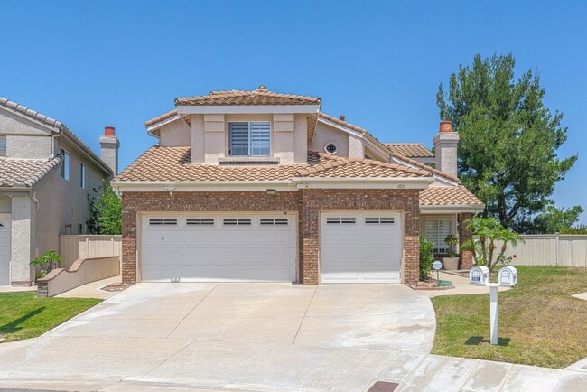 Building Photo - 1011 S Mountcrest Ct