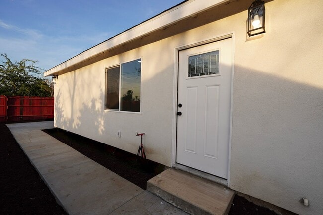 Building Photo - 925 Ohio St Unit 2