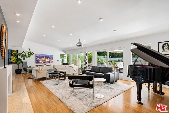 Photo - 8670 Allenwood Rd
