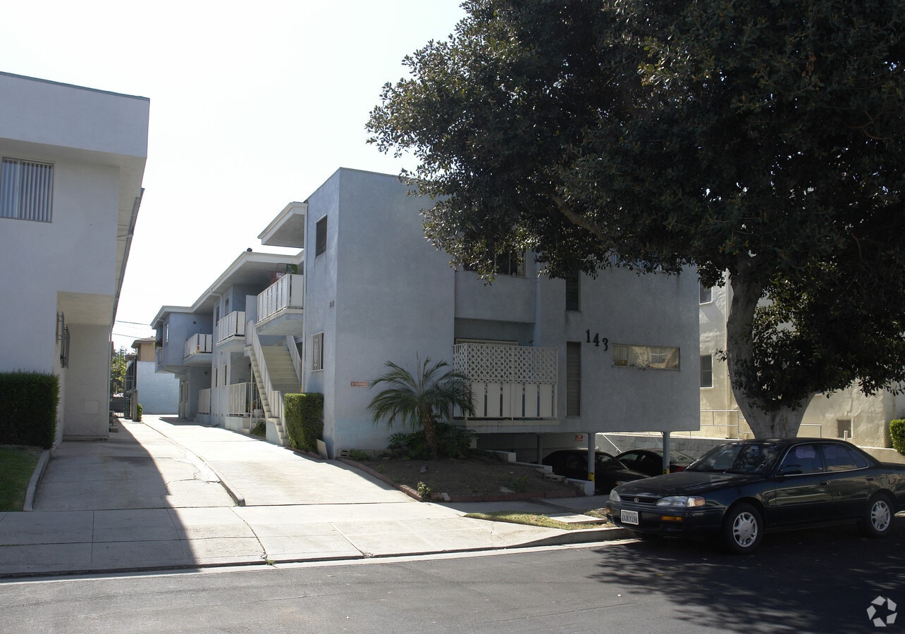Photo - 143 S St Andrews Pl Apartments