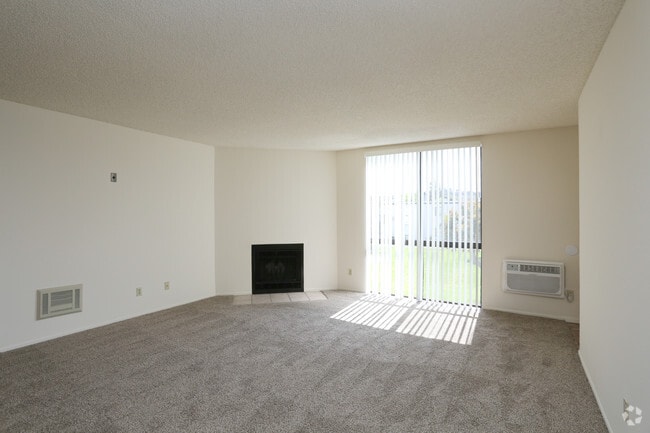 2 BR, 2 BA - 1006 SF - Woodside Apartments