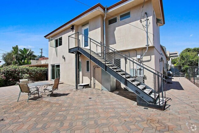 Building Photo - 470 S Hamel Rd Unit 1 Rental