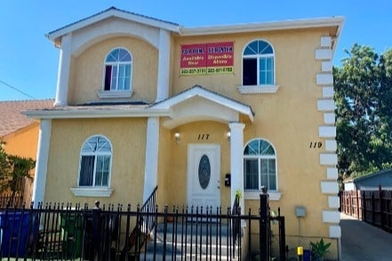 Building Photo - 119 E 84th St