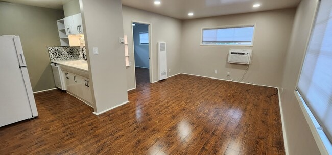 Photo - 3377 Brockton Ave