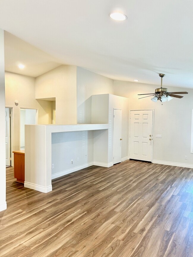 Media Niche - 30277 Twain Dr