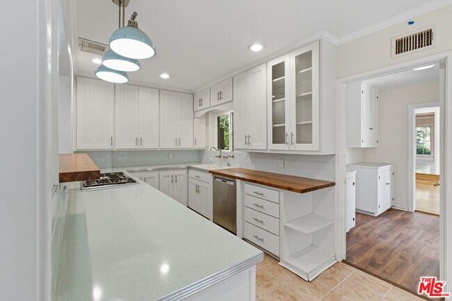 Photo - 4909 Morse Ave