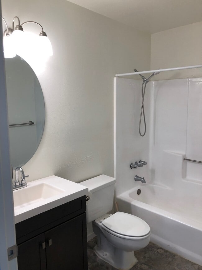 Bathroom - 1707 Keeler St Unit C