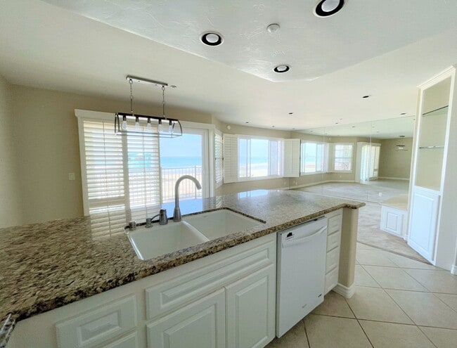 Photo - BEACH FRONT CONDO - Panoramic Ocean Views!
